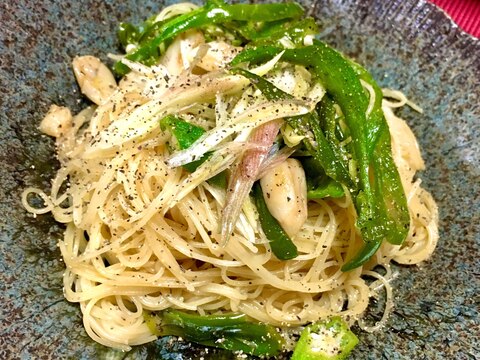 夏野菜とニンニクたっぷりのペペロンチーノ